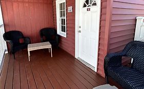 The Burgundy Inn Hotel And Apartments